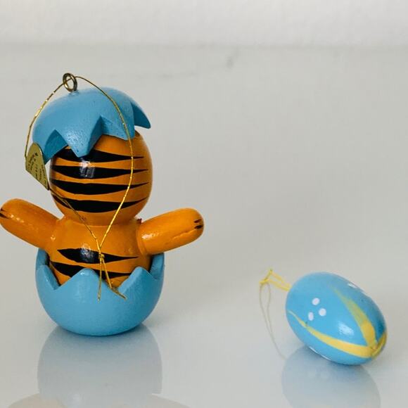 1981 Garfield Wooden Easter Ornament - Picture 3 of 8